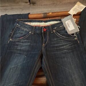 NWT . STAFF  Distressed Rare  28 / 32 Jeans .